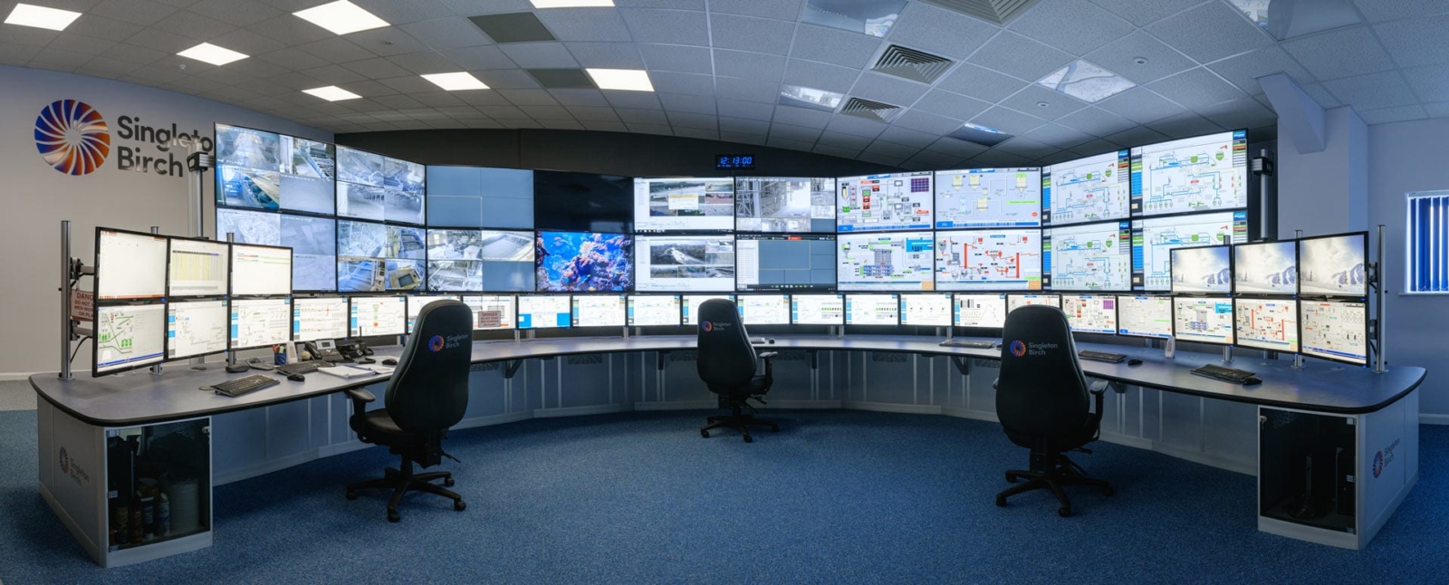 Service Centre with multiple monitors and staff
